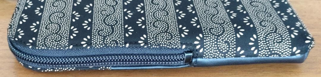 【新品・未使用】印傳屋 サコッシュ スマホポシェット 爪唐草