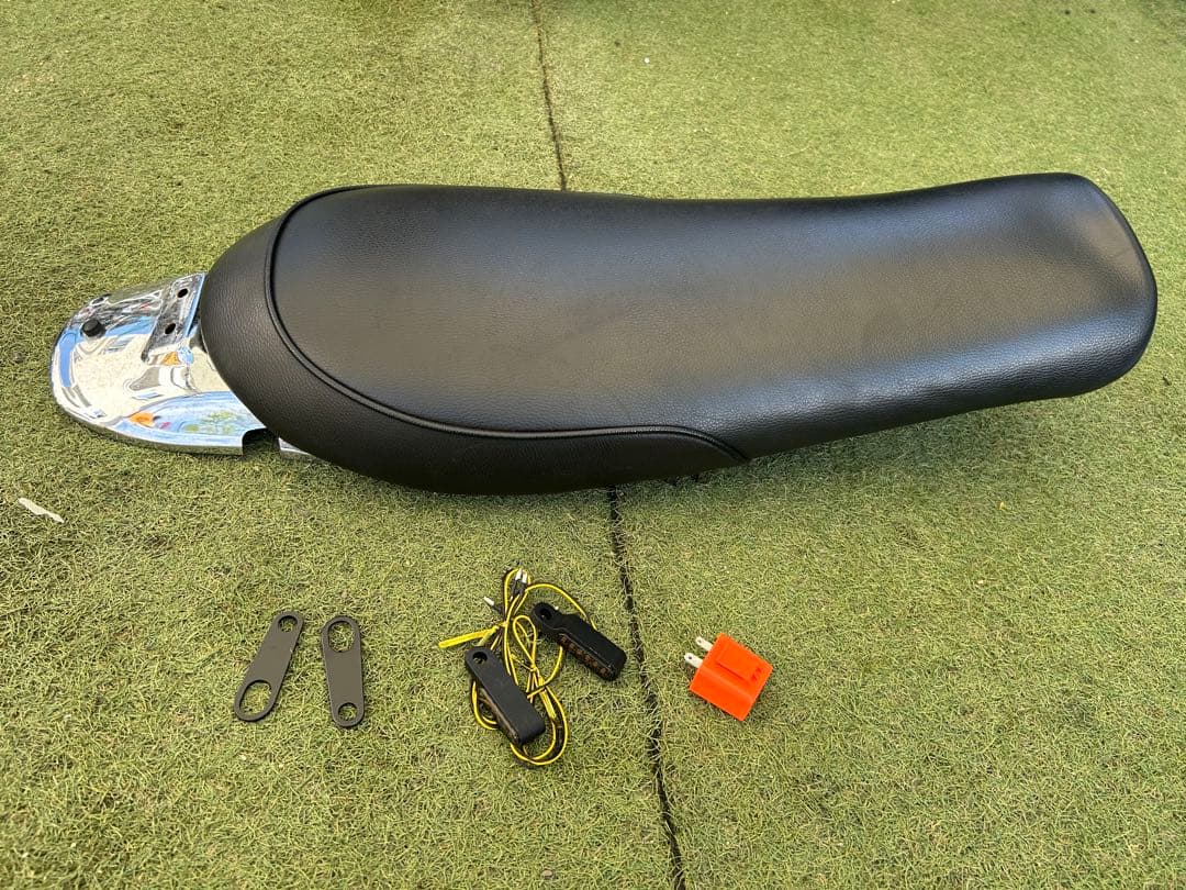 yb125sp アローズシートとマイクロウインカー YB125SP専用スモールバレットウインカー ブラックアンバーレンズ（2個