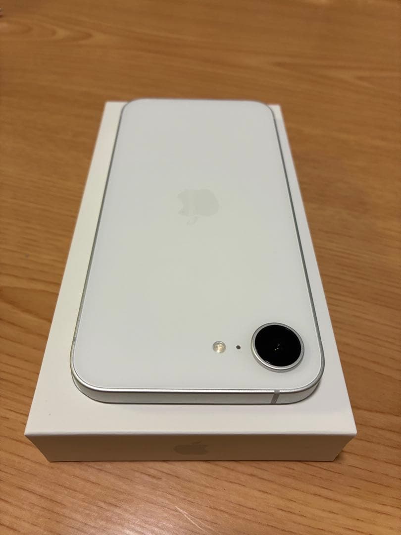 iPhone16e 128GB SIMフリー 白 ホワイト 100% 1ヶ月