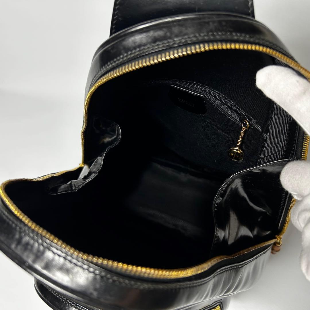 良品】 GUCCI バンブー エナメル ボディーバッグ ロゴ型押し 黒 OLD
