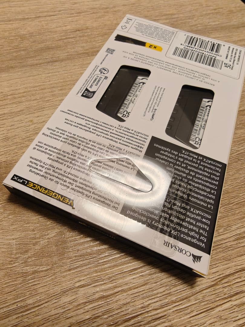 【未開封・新品】コルセア DDR4 32GB メモリ(16GB×2)