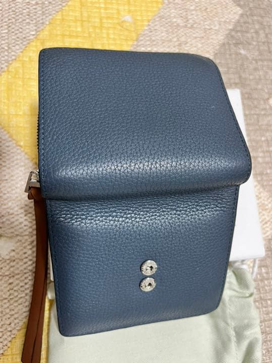 ロエベ loewe 公式 財布 二つ折り