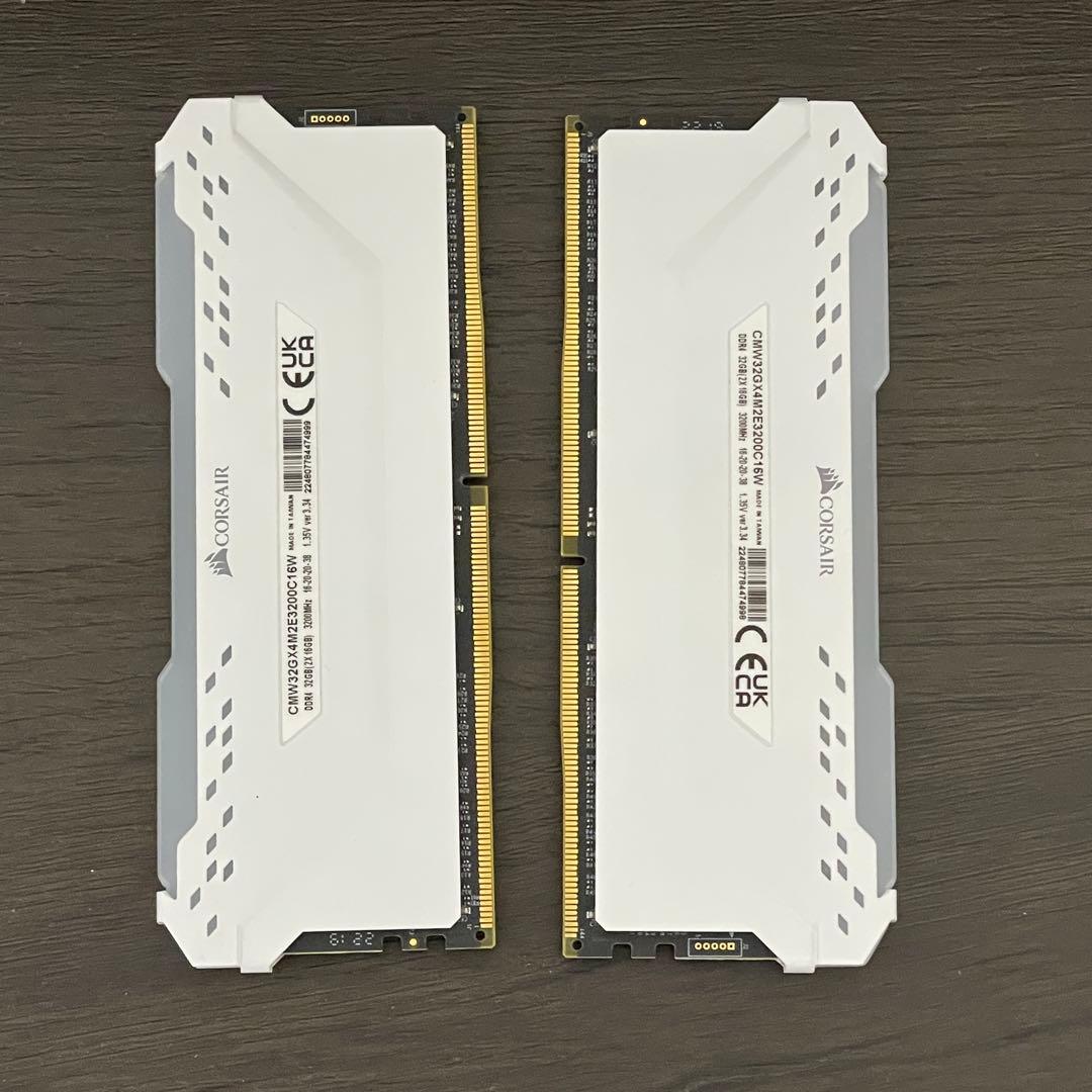 メモリー Corsair CMW32GX4M2E3200C16W