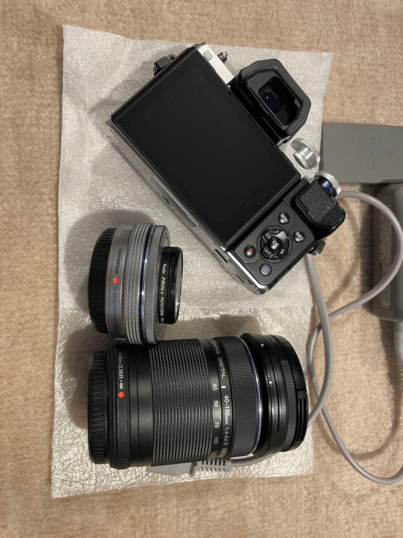 Olympus E-M10iii ミラーレス一眼本体とレンズ（今なら予備電池も）