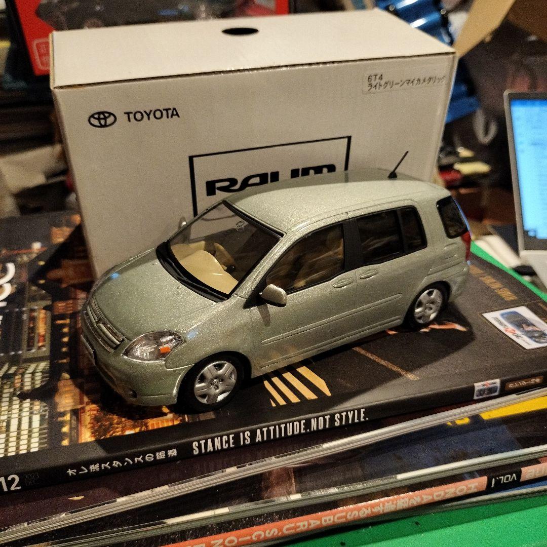 トヨタ ラウム 1/24 カラーサンプル ミニカー - メルカリ