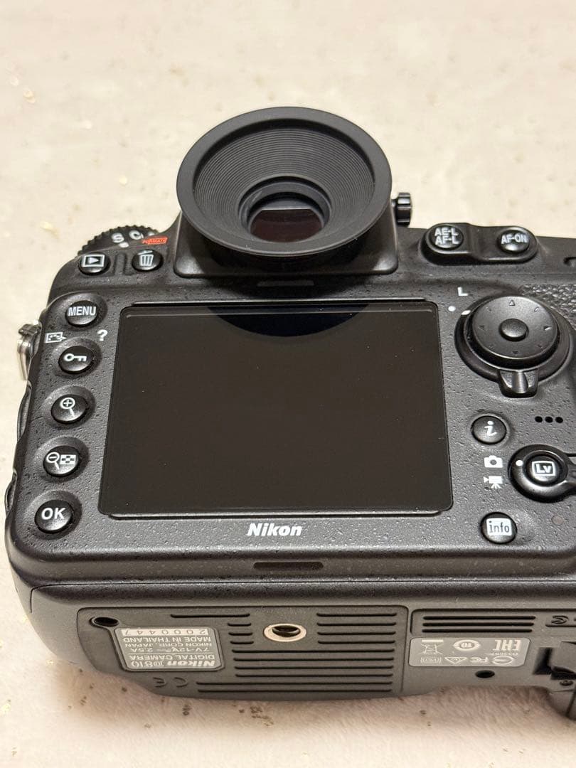 Nikon ニコン Ｄ８１０　純正バッテリーグリップ付き　シャッター数30112