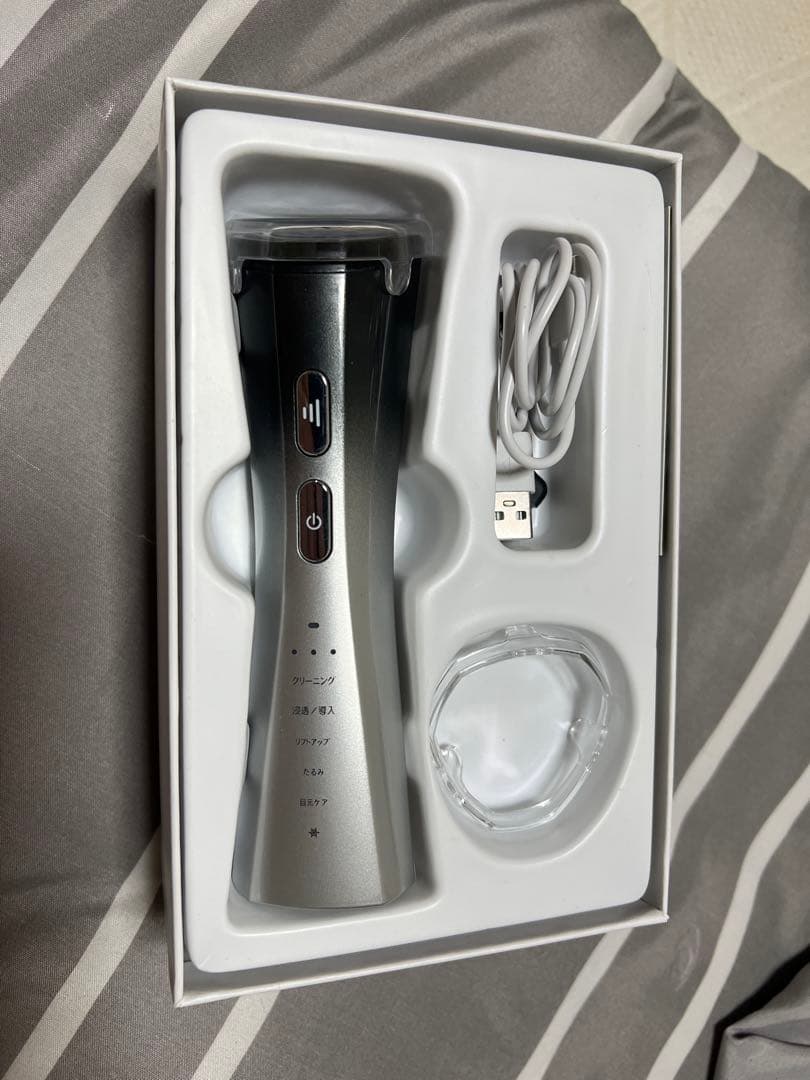 美顔器 USB充電 シルバー 三角形ヘッド