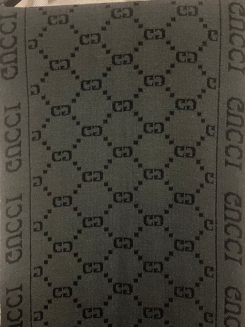 GUCCIロゴ入りマフラー ノベルティ（プロフ必須） - メルカリ