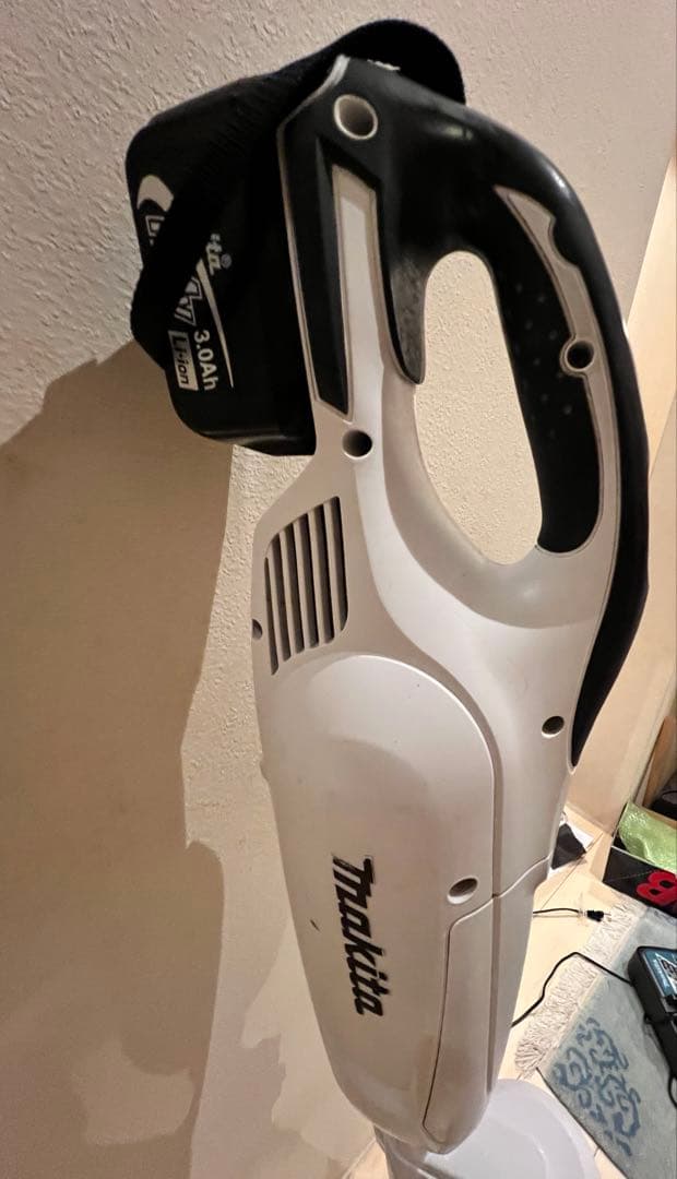 マキタ 充電式クリーナー 14.4V CL142FD