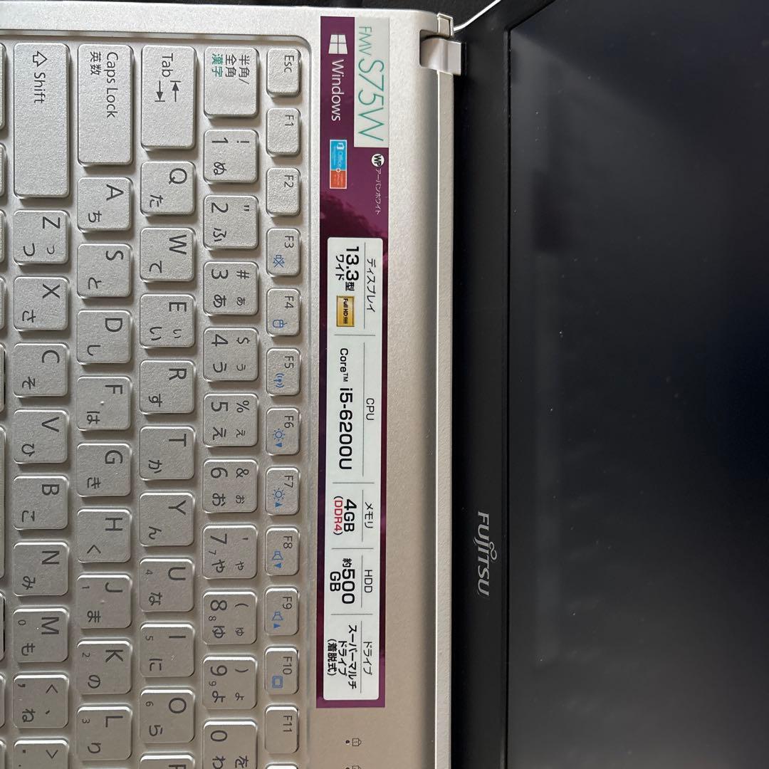 Fujitsu FMV S935W ノートPC