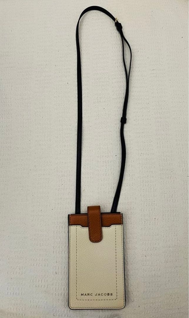 MARC JACOBS レザースマホバッグ　スマホショルダー