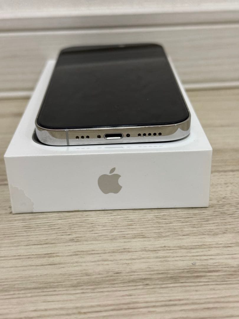 Apple iPhone 14 Pro 256GB シルバー 本体　SIMフリー