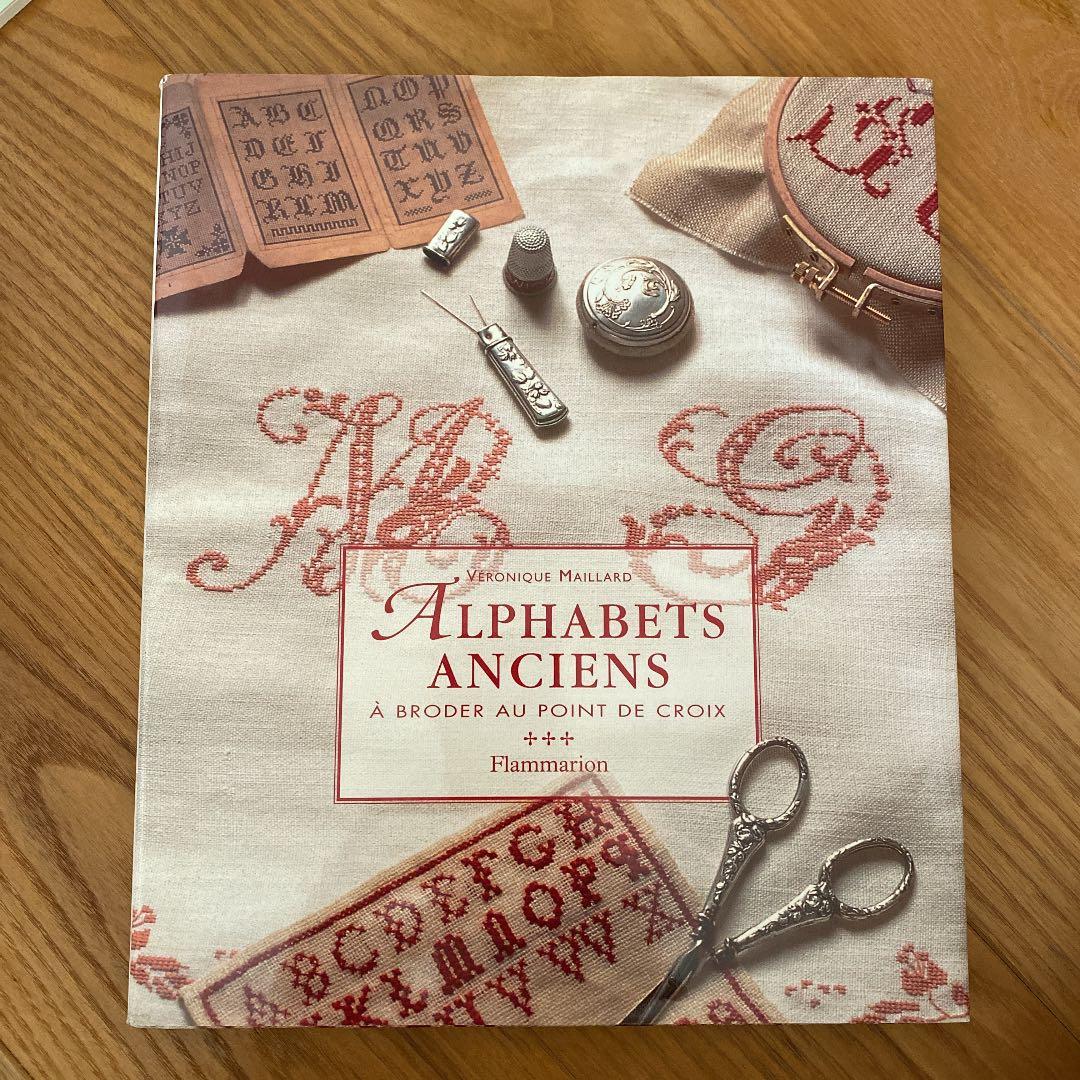 洋書 ALPHABETS ANCIENS A BRODER AU POINT Amazon.co.jp: Alphabets anciens a broder au point de croix : 本