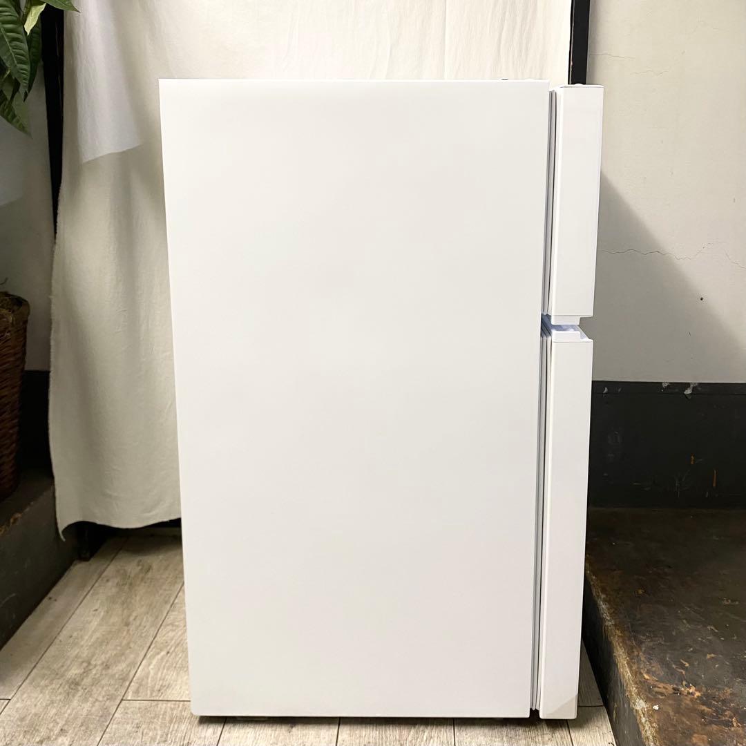 小さめなのにガラスドアで高級感があってオシャレなの。2ドア冷凍冷蔵庫90L