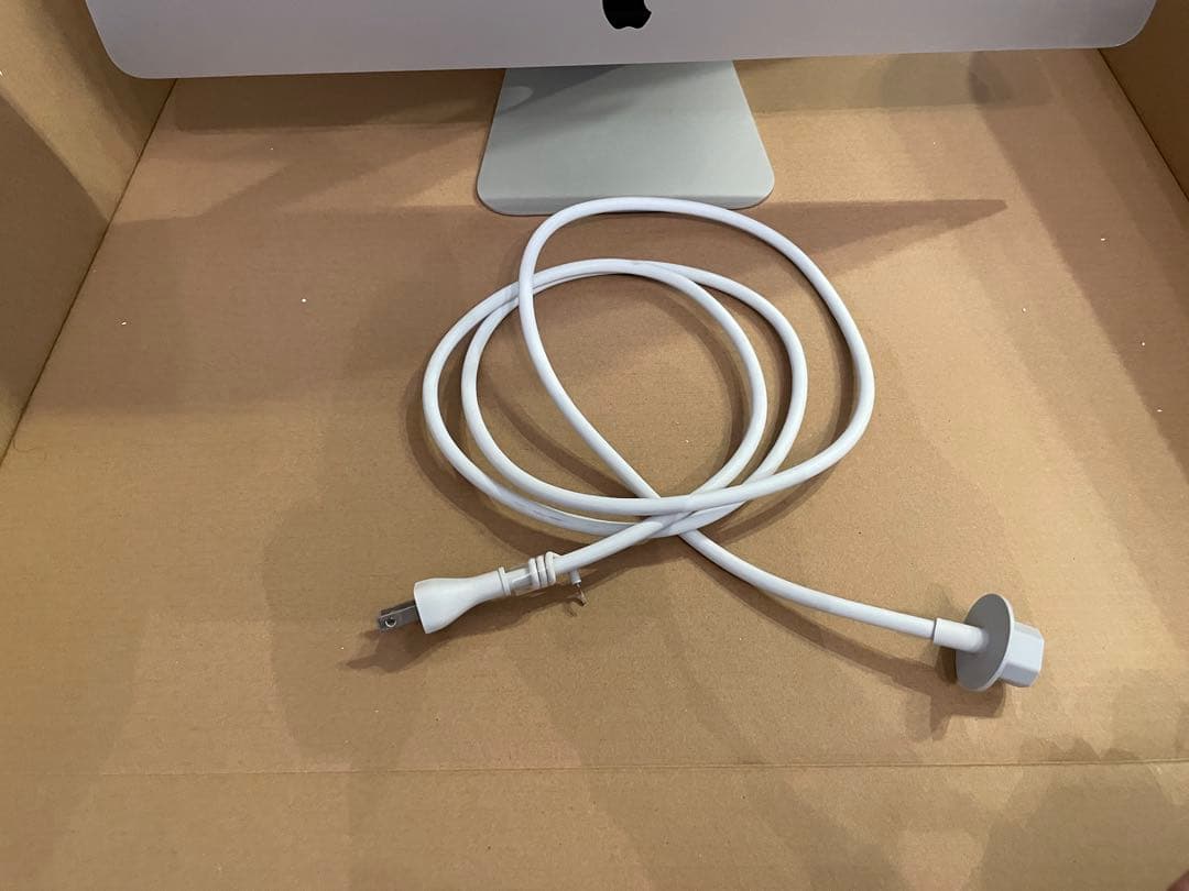 iMac 2019 21.5インチ　4Kディスプレイ