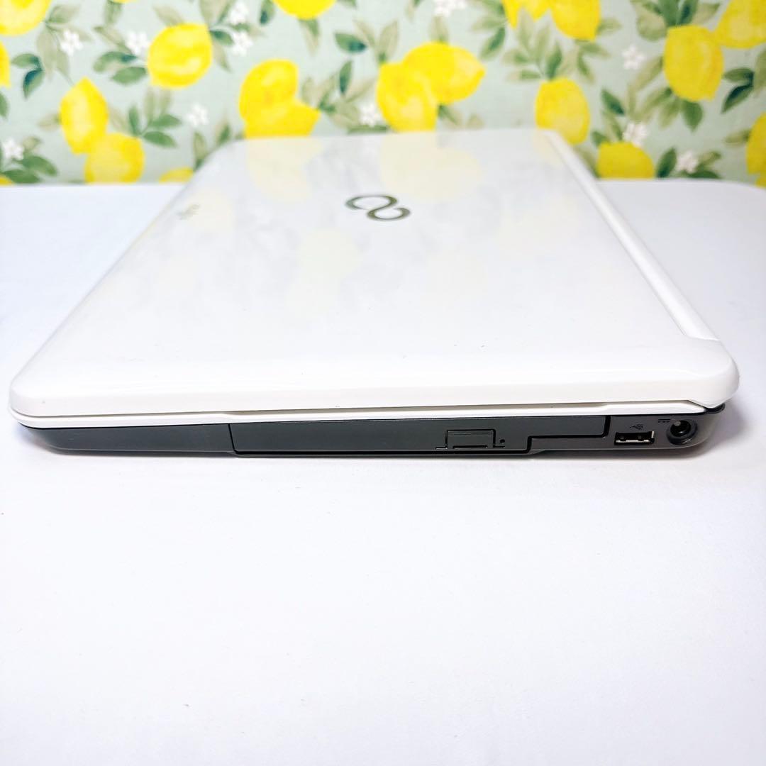 必見❤️可愛い真っ白ノートパソコン❤️サクサク快適SSD❤️初心者