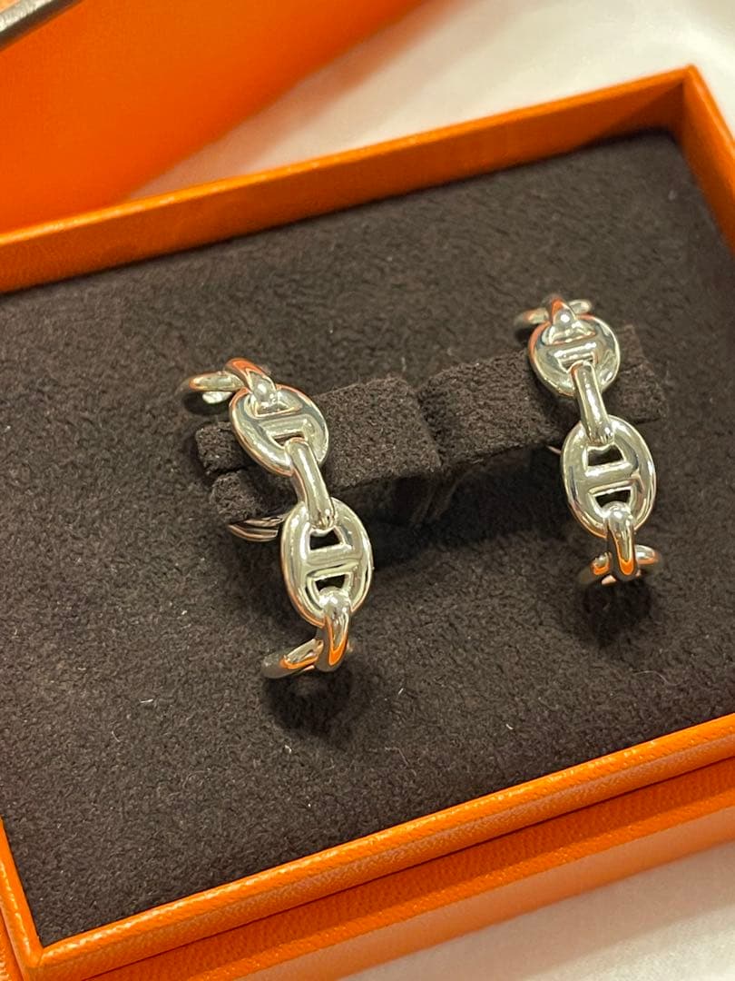 ひ*り様 HERMES シルバーチェーンピアス - メルカリ