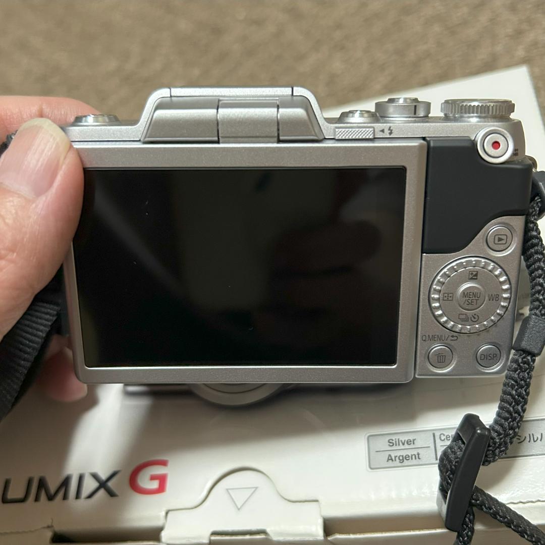 Panasonic DMC-GF7W ミラーレス一眼