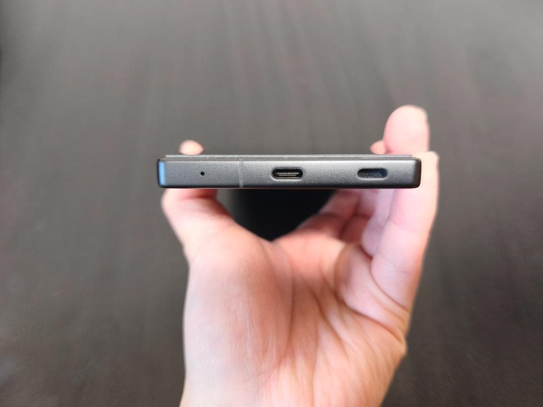 【ほぼ新品】AQUOS R10 256GB チャコールブラック【オマケ付き】