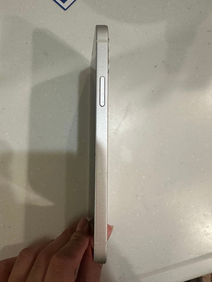 iPhone 12 64GB SIMフリー / 美品 / ややキズあり