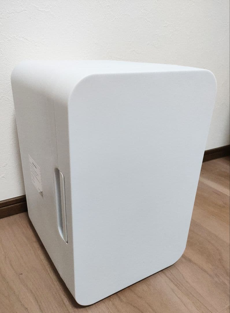 ♥✨️小型冷蔵庫 8L 室内車載両用 【保冷・温蔵】ミニ冷蔵庫 冷温庫