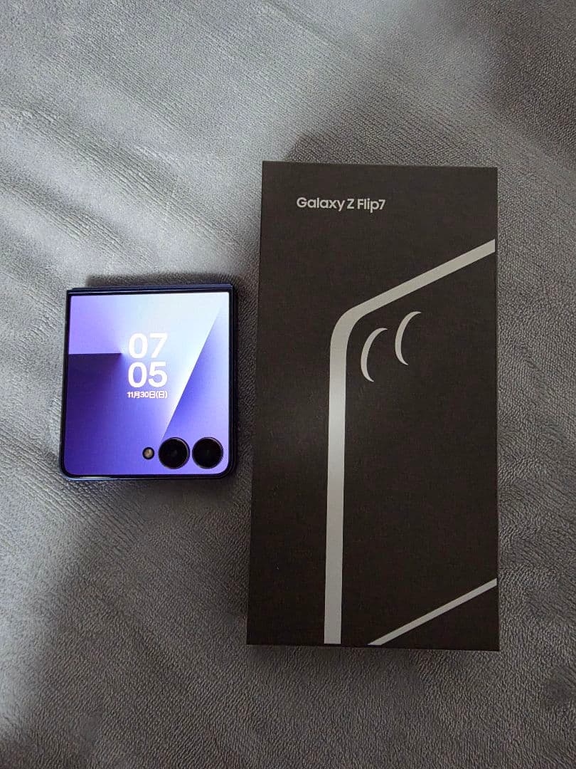 値下げ受け付けます）Galaxy Z Flip7 512GB ブルーシャドウ Samsung Galaxy Z Flip7 512GB Smartphone (Unlocked), Blue Shadow