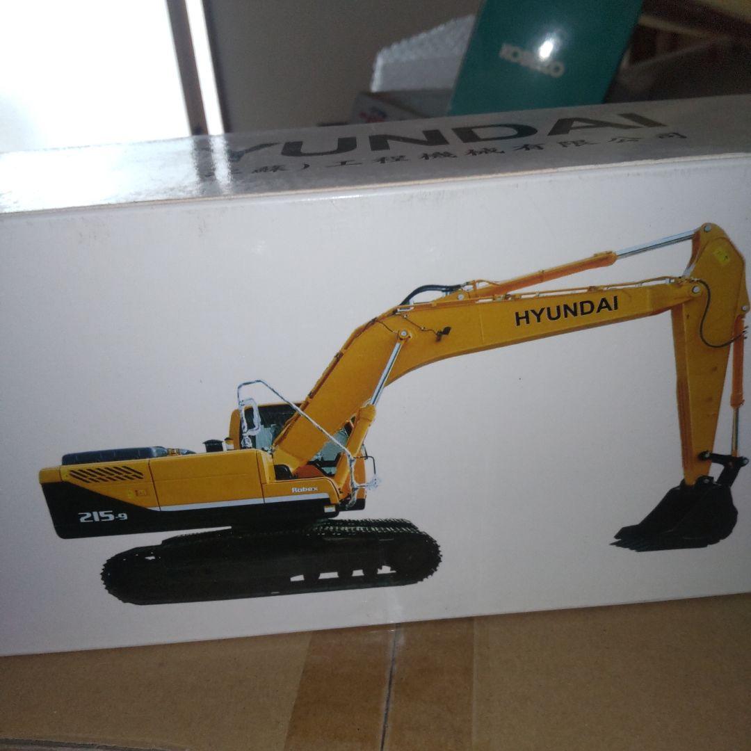 HYUNDAI 215-9 ミニチュア重機 1/40 - メルカリ