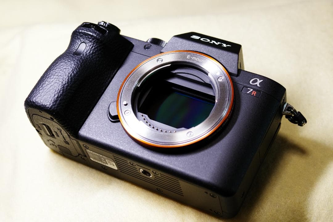 極美品　SONY α7Rボディ 撮影枚数５９３枚　純正充電器バッテリー付　即納