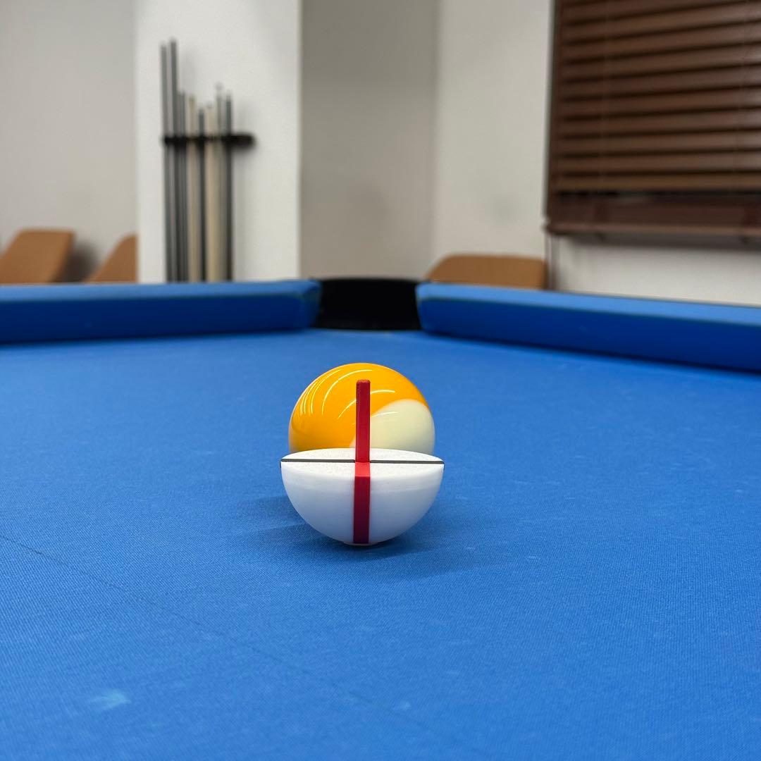 ビリヤードトレーニング用具 イメージボールとシュートラインが見える