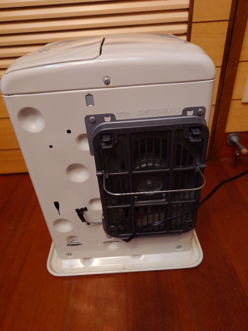 １番小さいダイニチ製石油ブルーヒーター。