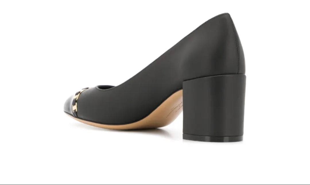 フェラガモ チェーン パンプス 黒 レザー ゴールド金具 23.5cm