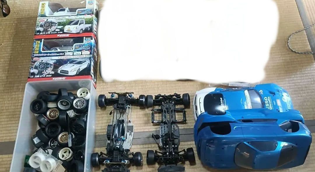 引退　ラジコンカー　4台　 ホイール　ボディー付き　セット Amazon.co.jp: ロボットプラザ (ROBOT PLAZA) ラジコンカー タイヤ取替