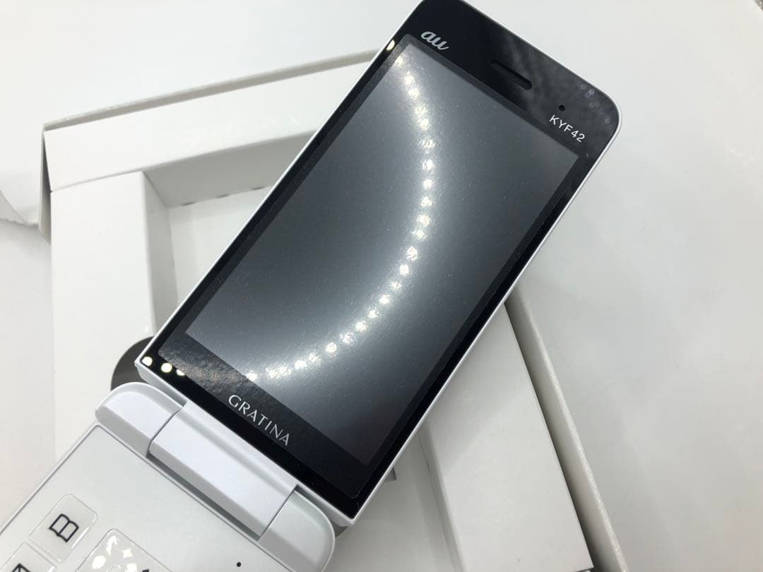 au　GRATINA KYF42 　ホワイト　4G ガラケー　☆未使用☆