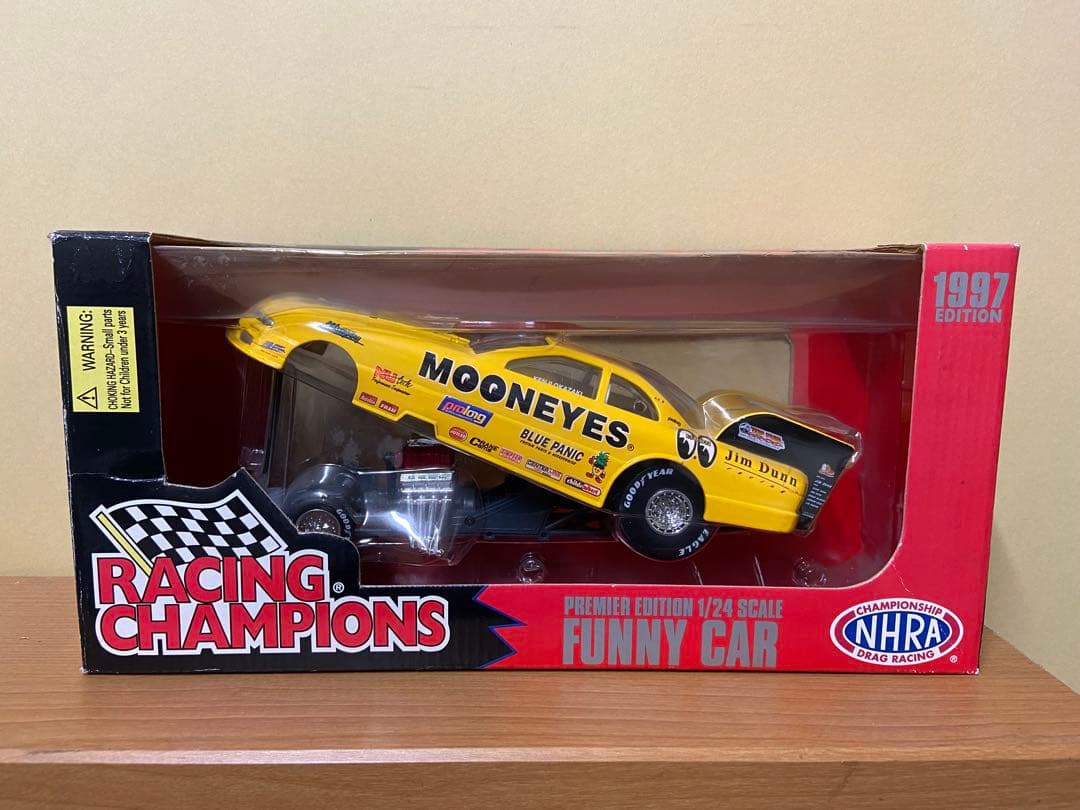 ファニーカー　ムーンアイズ　1/24 レーシングチャンピオン　1997年 レーシングチャンピオン 1/24 ファニーカー ムーンアイズ 1997年