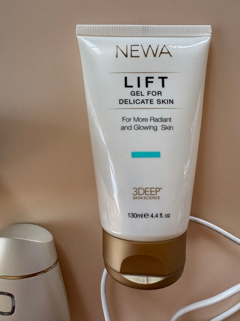 NEWA リフト美顔器 ポーチ付き