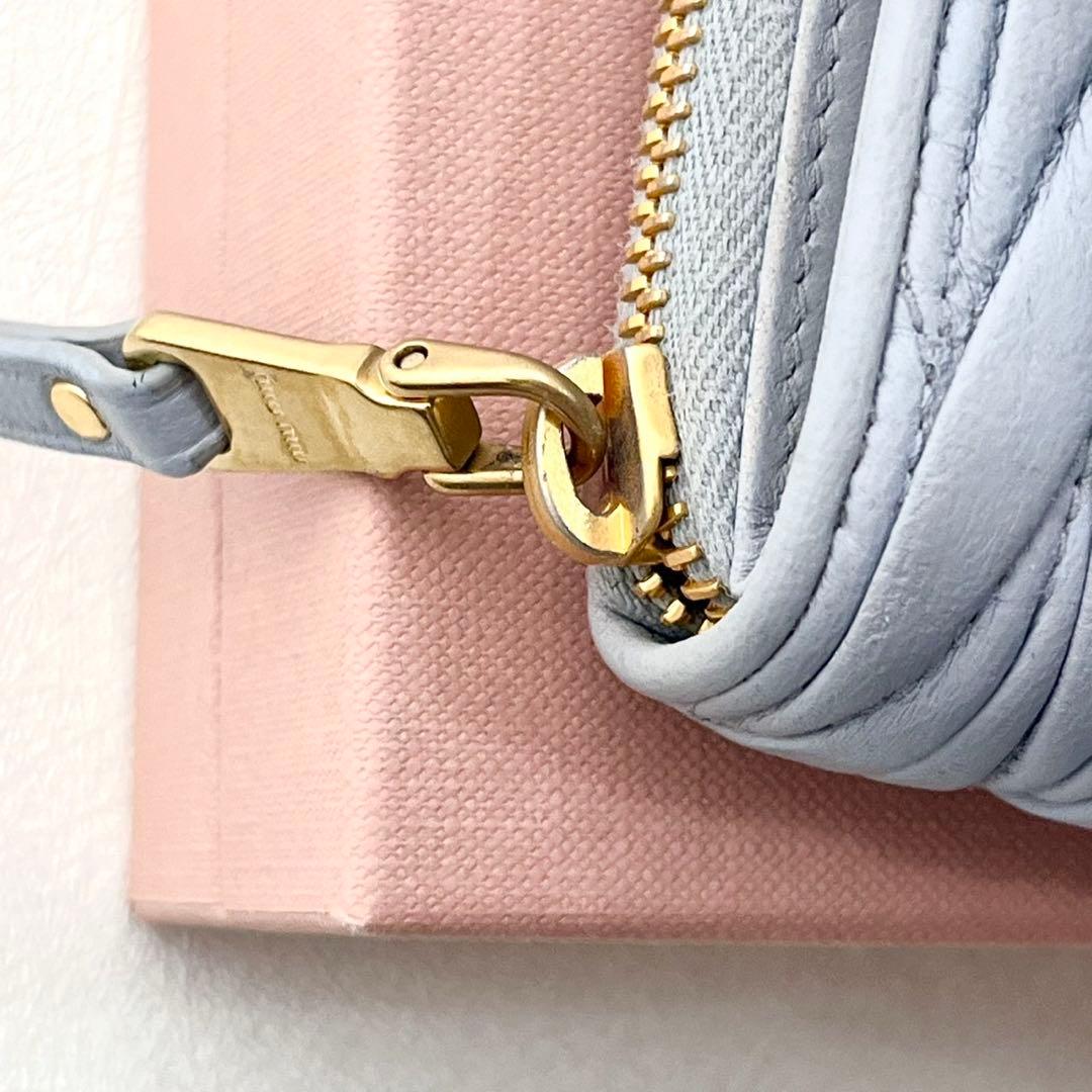 美品 現行 MIUMIU マテラッセ 二つ折り財布 箱付 0203-① - メルカリ