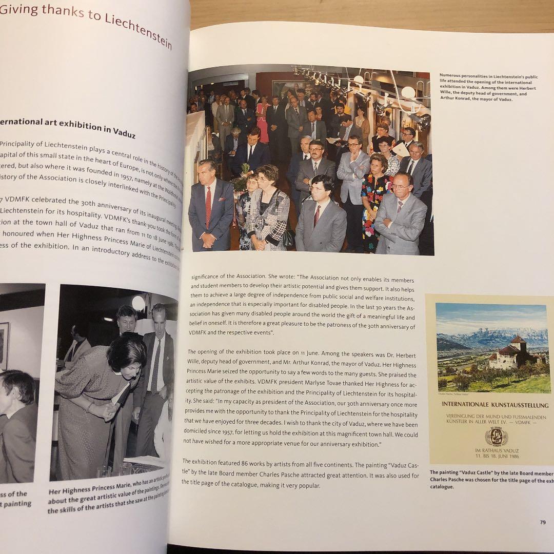 英語 洋書 / VDMFKの50年 世界中の口と足で描く芸術家 - メルカリ