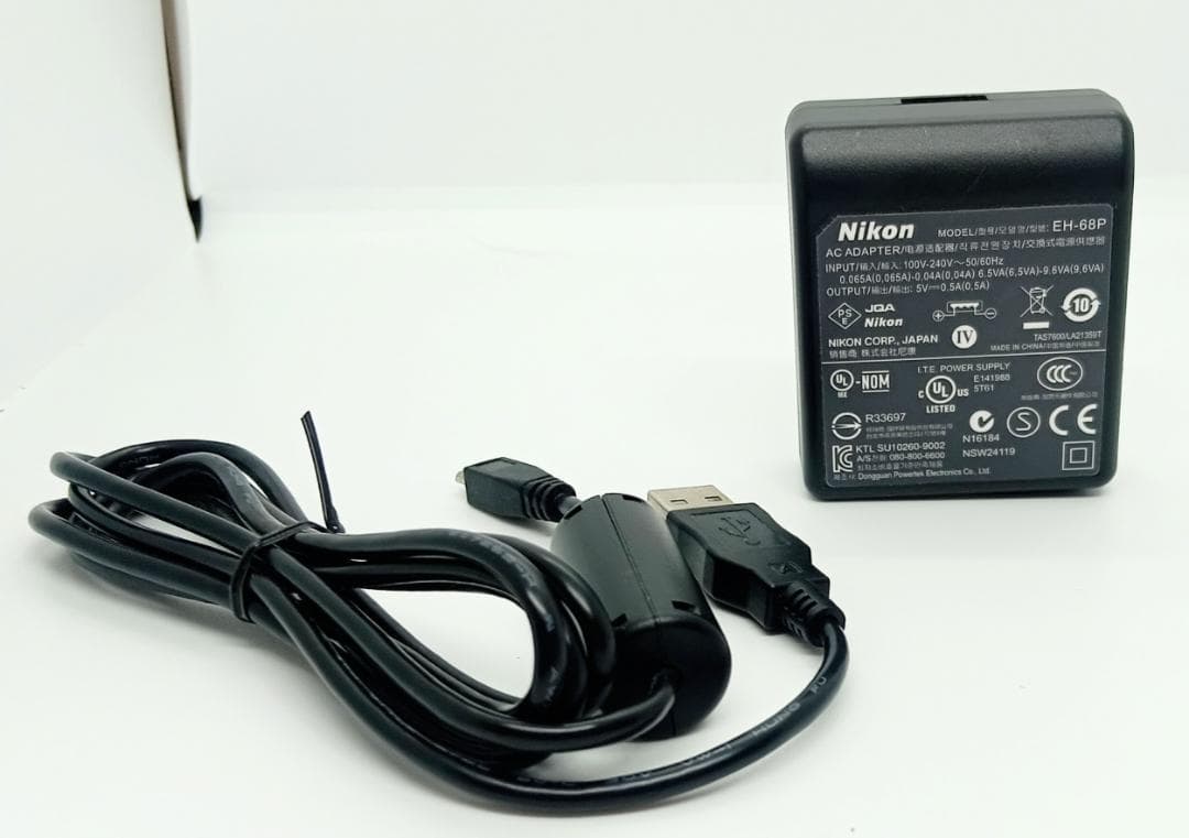 Nikon COOLPIX S3000 Silver デジタルカメラ 充電器付き