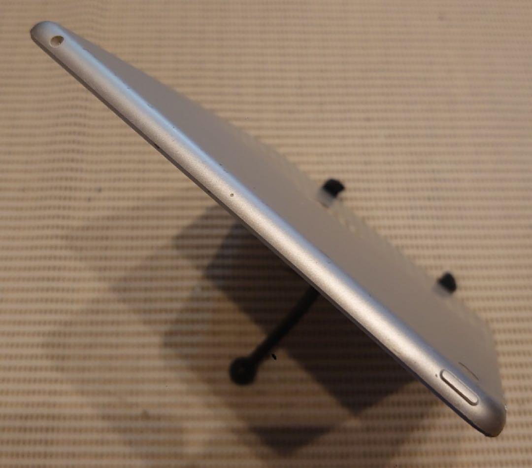 完動品液晶無傷iPad第5世代(A1822)本体32GB送料込VVWZZ