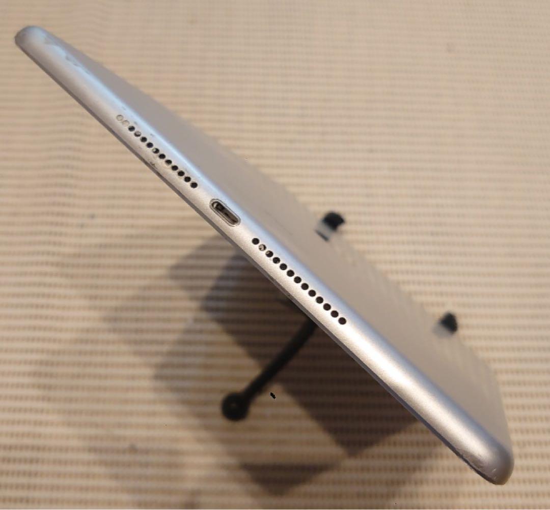 完動品液晶無傷iPad第5世代(A1822)本体32GB送料込VVWZZ