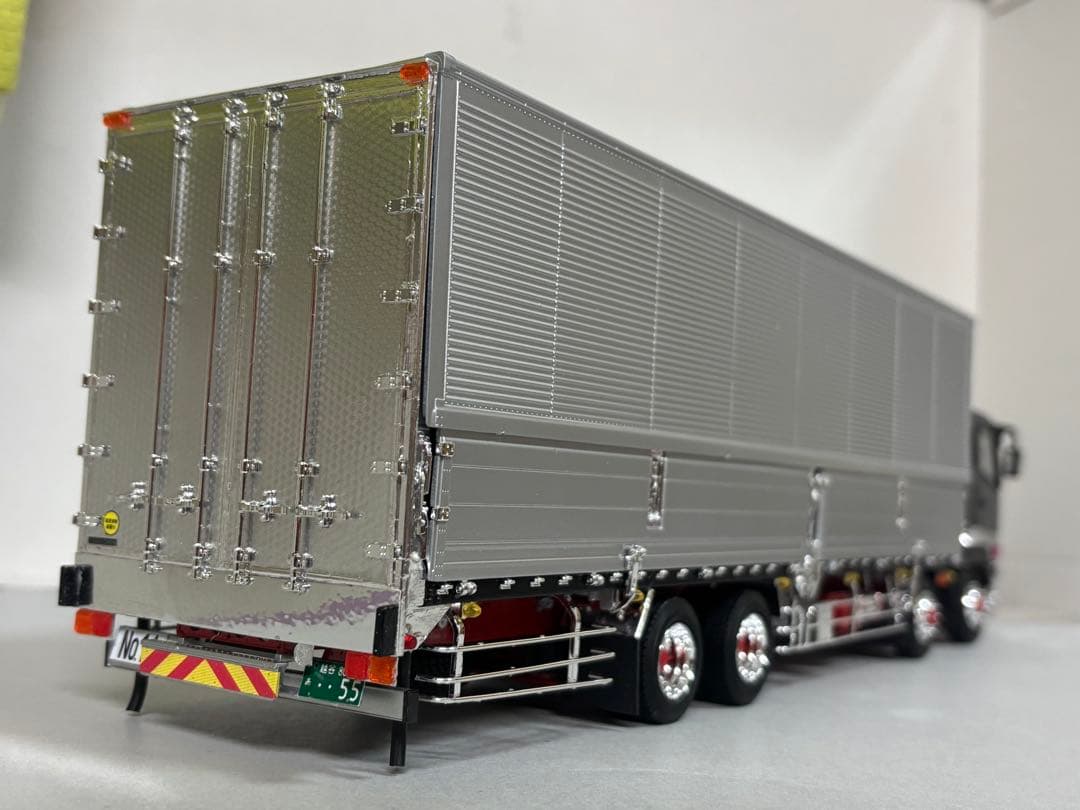 週末限定値下げ！1/32デコトラプラモデル スーパーグレート4軸低床冷凍