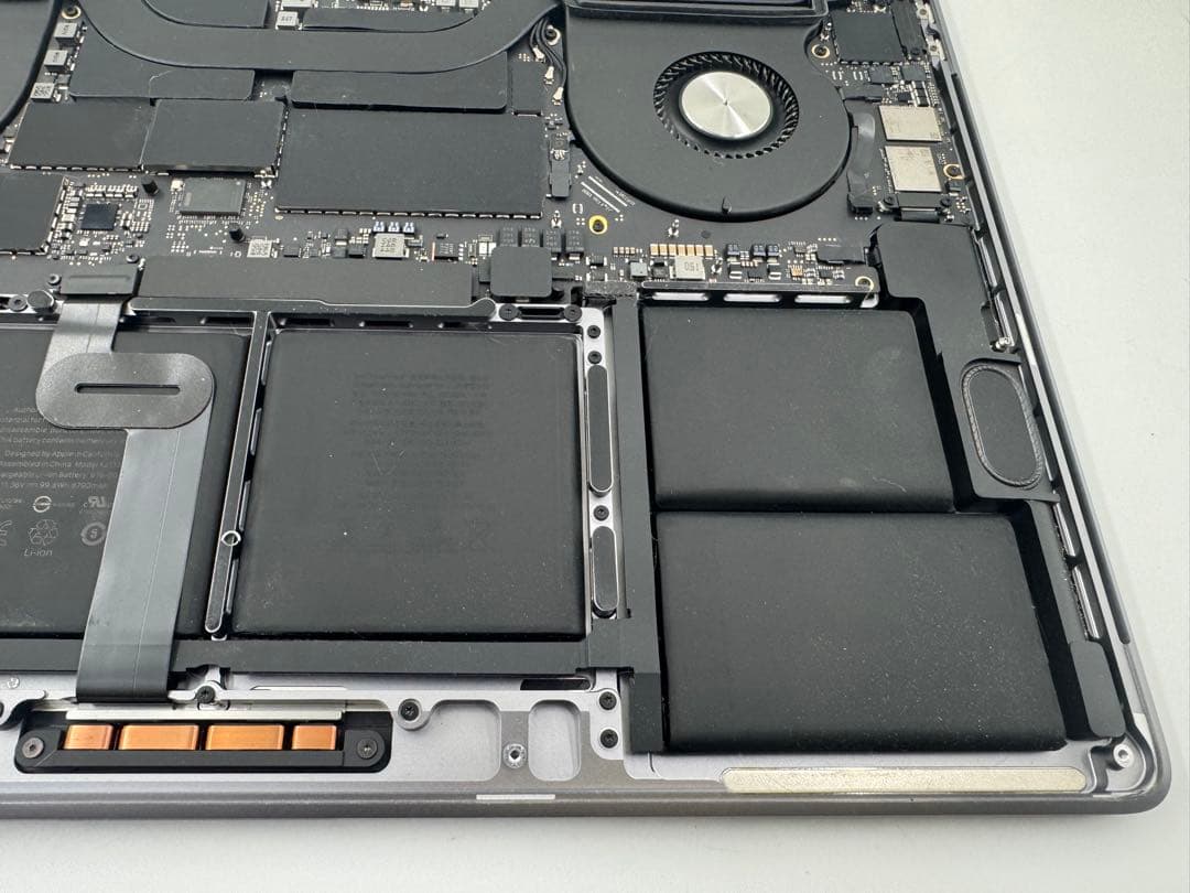 MacBook Pro☆A2141☆ディスプレイ割れ❗️ジャンク❗️ - メルカリ