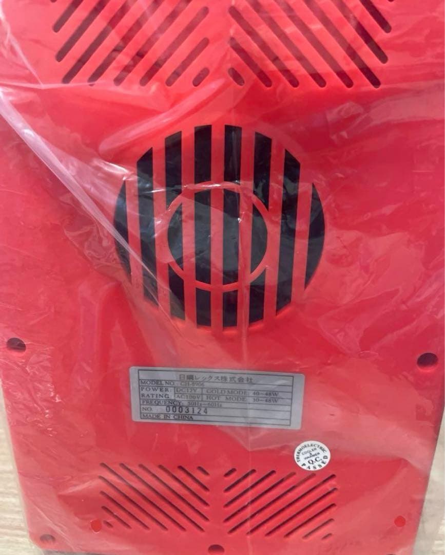 希少　新品　ハローキティ　サンリオ　冷温庫　保温もできる　ミニ冷蔵庫