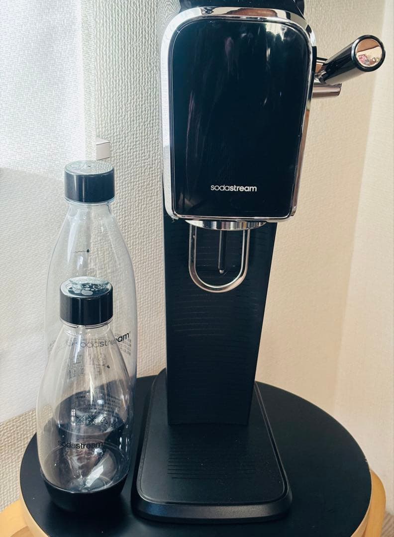 【sodastream Art】炭酸水メーカー ブラック Amazon.com: SodaStream Art Sparkling Water Maker (Black) with CO2