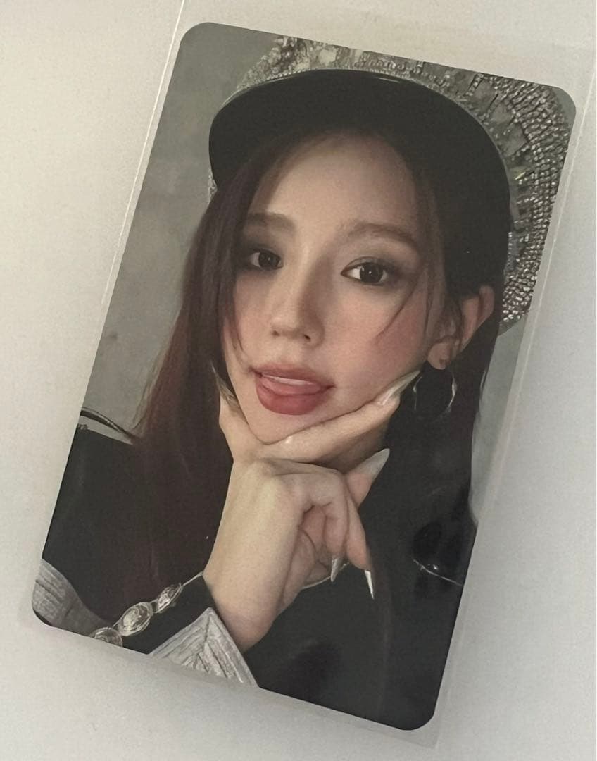 G-idle ミヨン　サノク　トレカ idle アイドゥル ファンミーティング サノク 限定 トレカ - メルカリ