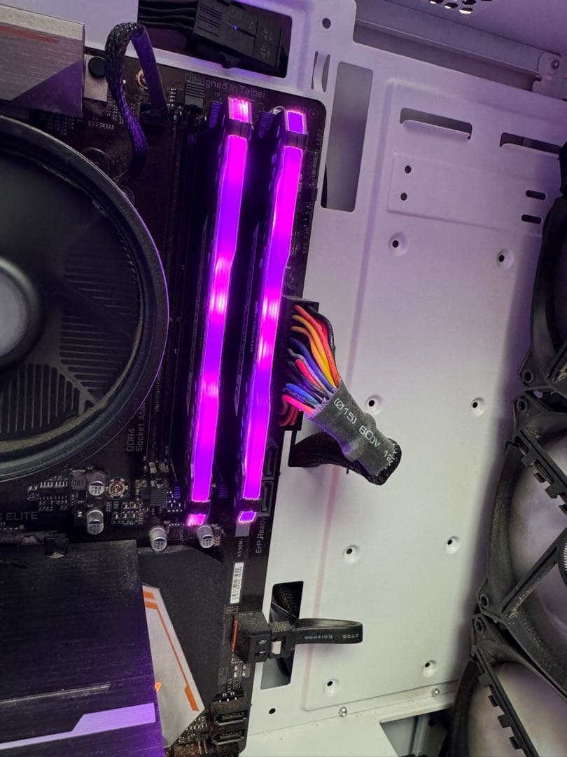 【箱付き】Corsair製のデスクトップPC用メモリ 16gb×2