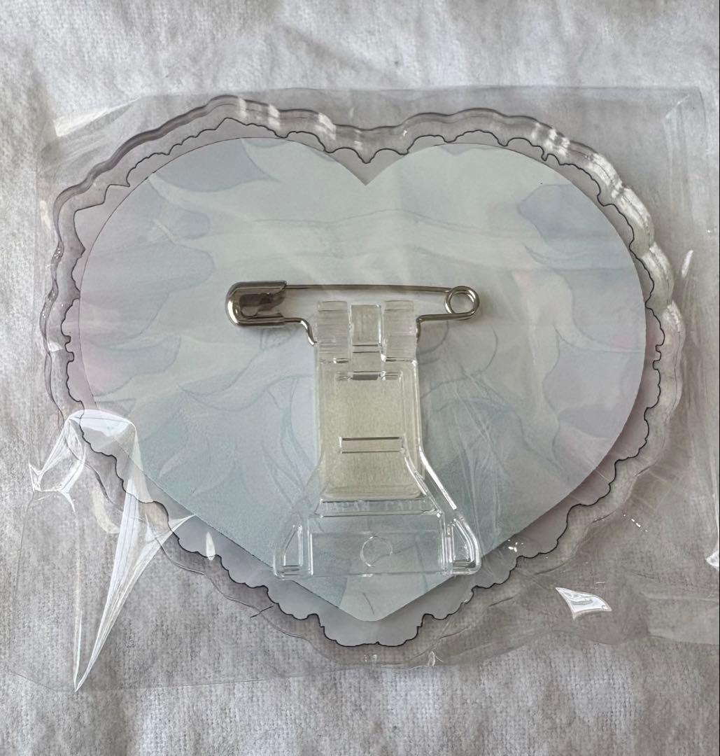 ダンガンロンパ 狛枝凪斗 ハート型アクリルバッジ - メルカリ