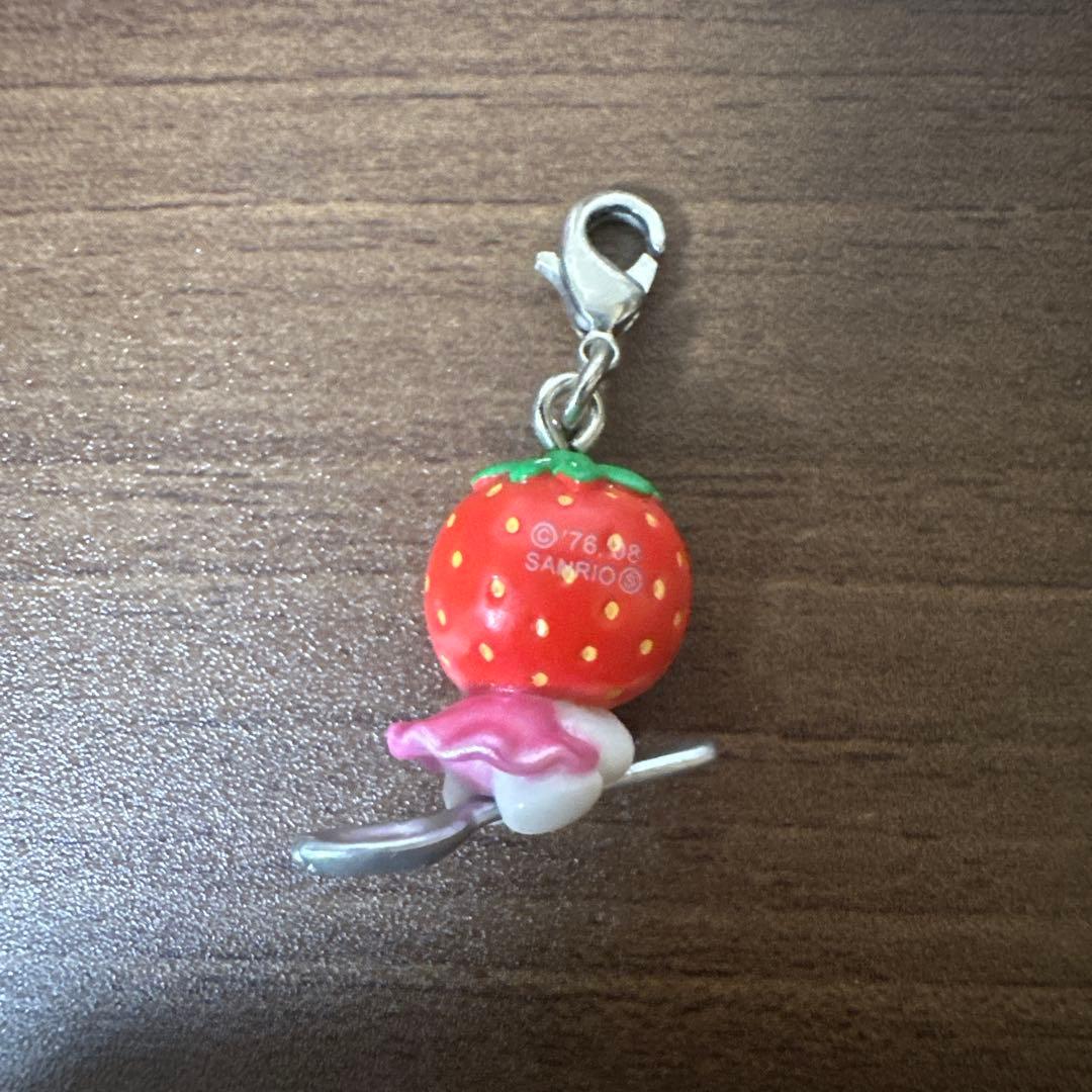 ご当地キティ 栃木 いちご スプーン ファスナーマスコット - メルカリ
