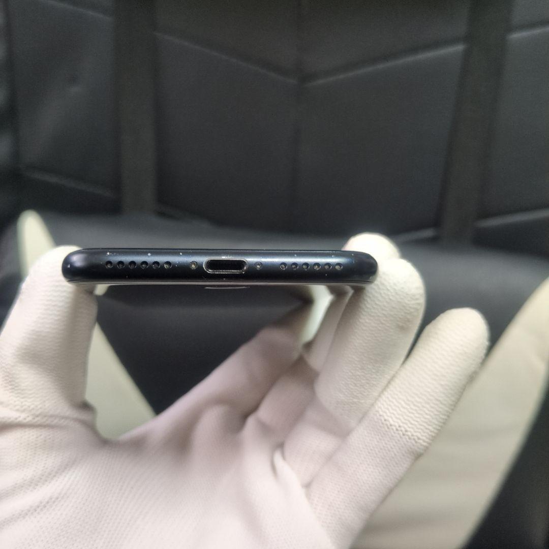 81　iPhone　SE 第3世代　128gb 黒　SIMフリー　se3