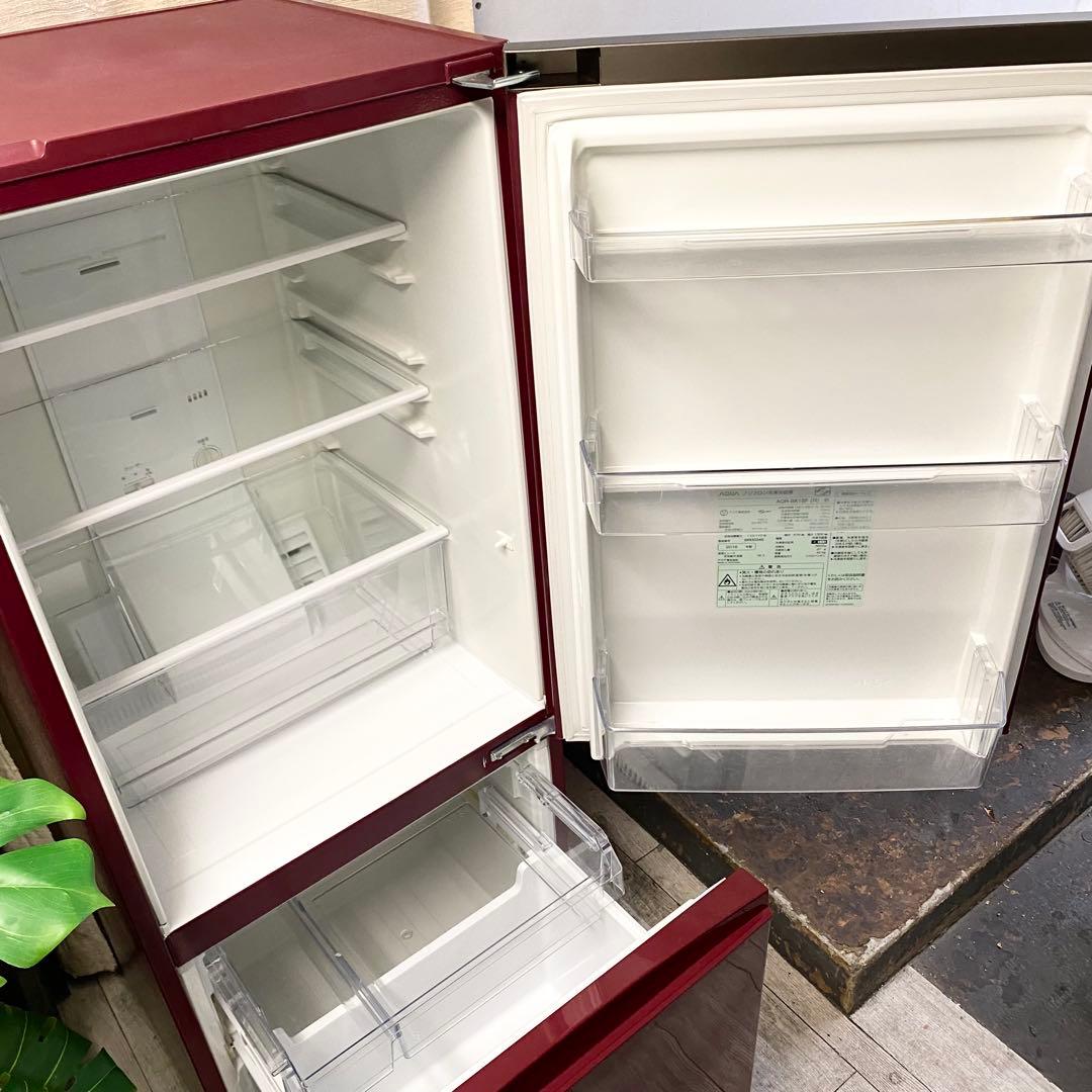 かたちはシンプルなのにワインレッドの派手さがイイ！2ドア冷凍冷蔵庫184L